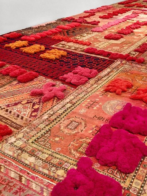 Lin Tianmiao, Contemporary Textiles, Persian Art, Words And Phrases, Artistic Installation, Textile Designer, Stair Runner Carpet, Textile Artists, Conceptual Art