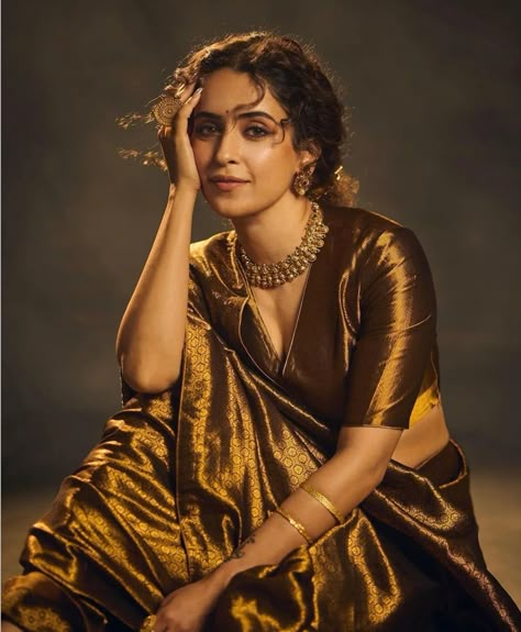 Gold Blouse Designs Latest, Gold Blouse Designs, Golden Blouse, Golden Saree, Sanya Malhotra, Saree Draping Styles, Silk Sarees Online Shopping, Sari Blouse Designs, Indian Saree Blouse