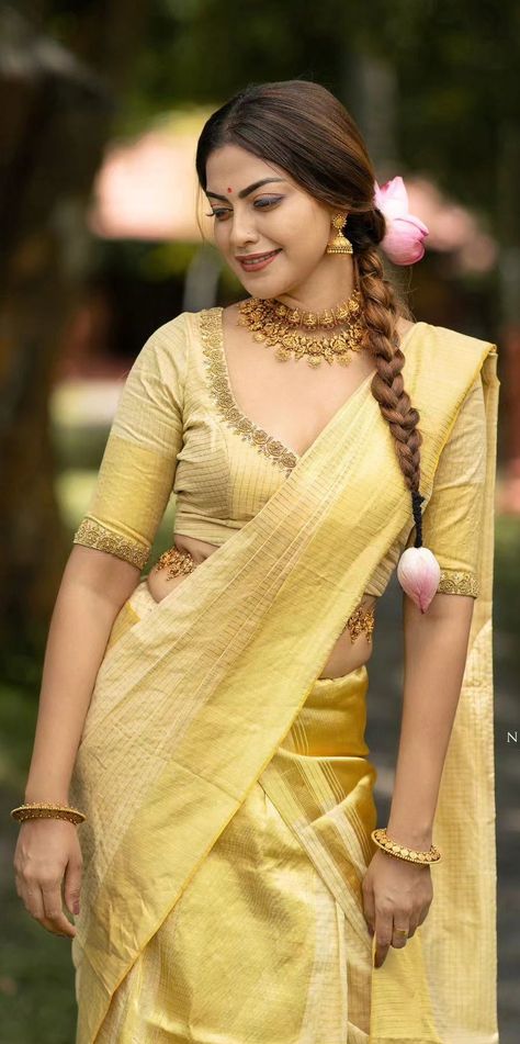 (1) ᴀ ᴄ ᴛ ʀ ᴇ ꜱ ꜱ ᴀ ᴅ ᴅ ɪ ᴄ ᴛ 🔞 (@ActressAddictt) / X Vintage Saree Blouse, Anusree Nair, Kerala Dress, Kerala Saree, Vintage Saree, Designer Blouses, Saree Dress, Saree Look, Indian Designer