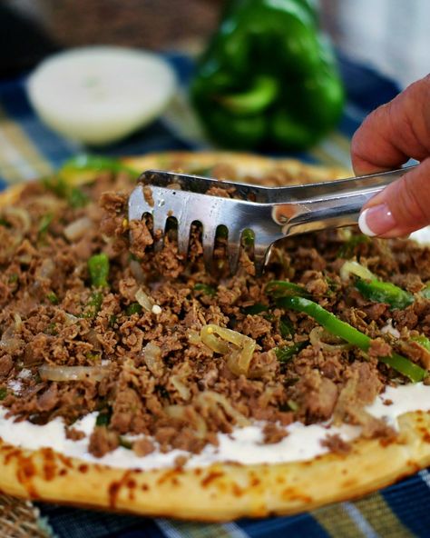 Philly Cheesesteak Pizza - a southern discourse Philly Steak Pizza Recipe, Philly Cheese Steak Pita Pockets, Philly Cheese Steak Pizza Recipe, Philly Cheese Steak Pizza Sauce, Cheesesteak Recipes, Cheese Steak Pizza, Philly Cheesesteak Pizza, Philly Cheese Steak Pizza, Cheesesteak Pizza