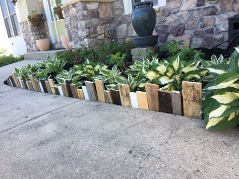 Garden Pallet Decorations, Wooden Garden Edging, Modern Gardening, Garden Sanctuary, Edging Ideas, Garden Shrubs, Pallet Garden, Pallets Garden, Garden Edging