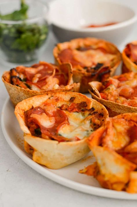 Pepperoni Bake, Muffin Tin Pizza, Italian Spice, Muffin Cups Recipes, Tortilla Cups, Pizza Cups, Meat Lovers Pizza, Wheat Tortillas, Tortilla Pizza