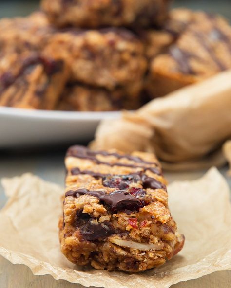 Chewy Oatmeal Bars, Bake Oatmeal, Oatmeal Breakfast Bars, Vegan Oatmeal, Vegan Bar, Protein Snack, Oatmeal Bars, Rice Cereal, Oatmeal Breakfast