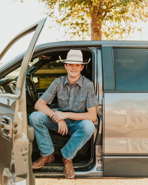 Senior photos with BLAKE! 🐶🤠⭐️🌳🌾 A laidback, western vibe senior session for this senior!! Truck photos, some nature + water, and of course, his hunting dog, Millie! Just perfect!! Looks like Blake is about to drop the next best country album 😝 You rock, Blake! Here’s to the final stretch of your senior year!! 🎓⭐️💫 Truck Senior Pictures, Truck Photos, Photos Inspo, Hunting Dog, Nature Water, Senior Pics, Senior Session, Hunting Dogs, You Rock