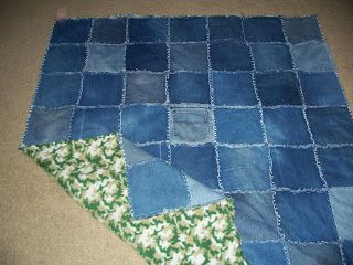 Crafty Camper Girl: My Favorite Denim Quilt Tutorial Rag Quilt Instructions, Denim Rag Quilt, Denim Quilt Patterns, Denim Blanket, Artisanats Denim, Blue Jean Quilts, Rag Quilt Tutorial, Recyceltes Denim, Rag Quilt Patterns