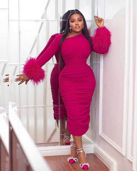 Dress For Drawing, Plain Material Styles For Ladies, Pink Office Outfit, Material Styles For Ladies, Material Styles, Materials Gown Style, Cogic Fashion, English Dress, Classy Short Dresses