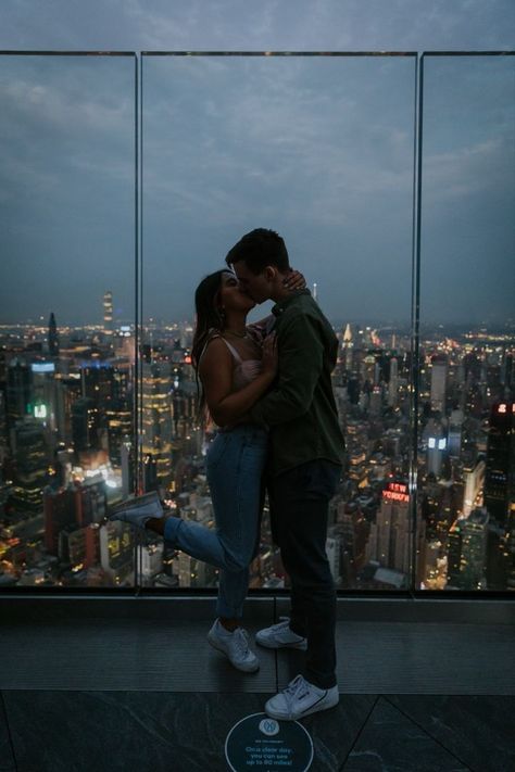 Ny Couple Pictures, Couple In New York Aesthetic, Nyc Couple Pictures, Couples Nyc, Nyc Poses, Nyc Instagram Pictures, Nyc Couple Aesthetic, Nyc Photoshoot Ideas, Nex York