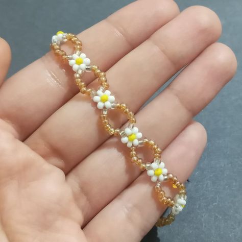 Leaf Bead Bracelet, How To Make A Daisy Chain Bracelet, Seed Bead Leaf Pattern, Zig Zag Flower Bracelet Tutorial, Daisy Seed Bead Pattern, Seed Bead Bracelets Flower, Diy Flower Bead Bracelet, Simple Beads Bracelet, Seed Bead Bracelets Patterns Tutorials