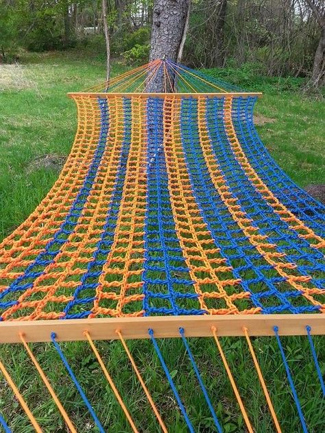 Paracord Hammock Diy, Paracord Hammock, Hammock Home, 550 Cord Projects, Cord Projects, Bed Hammock, Paracord Ideas, Diy Hammock, Cords Crafts