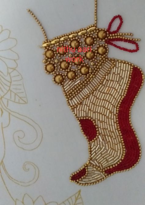 Front Chain Blouse Design, Aari Work Patch Design, Flower Jewellery For Mehndi, Sewing Hobby, Kundan Rangoli, Simple Motif, Peacock Embroidery Designs, Aari Design, Basic Hand Embroidery Stitches