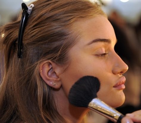 Rosie Huntington-Whitley Celebrity Ear Piercings, Victoria Secret Show, Multiple Ear Piercings, Rosie Huntington, Huntington Whiteley, Victorias Secret Models, Rosie Huntington Whiteley, Piercing Tattoo, Loose Powder