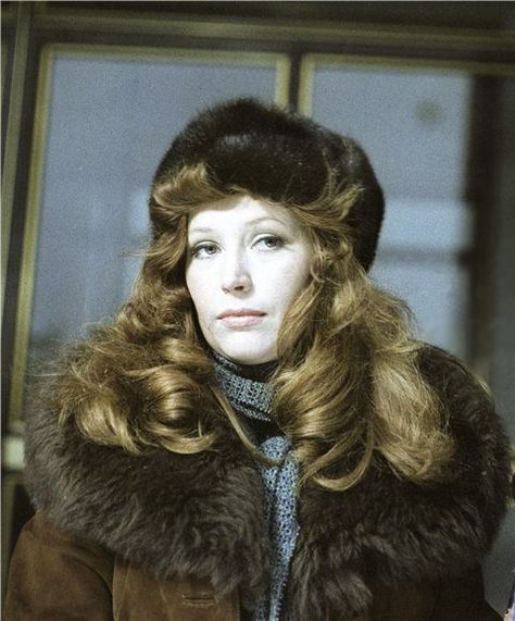 Russian soviet superstar Alla Pugacheva Russian People, Russian Singers, Soviet Women, Russian Woman, Old Russian Woman, Vintage Russian Photos, Soviet Fashion 60s, Post Punk Fashion, Soviet Fashion