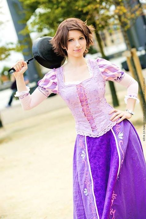 The girl with the frying pan by Rayi-kun on deviantART, Tangled cosplay Rapunzel Halloween, Tangled Cosplay, Rapunzel Cosplay, Rapunzel Costume, Disney Costume, Halloween 6, Fantasia Disney, Hallowen Costume, Princess Cosplay