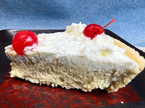 Root Beer Pie Recipe, Root Beer Pie, Root Beer Float Pie, Root Beer Float Cake, Desserts At Home, Root Beer Recipe, Freezer Desserts, Magic Custard Cake, Beer Recipe