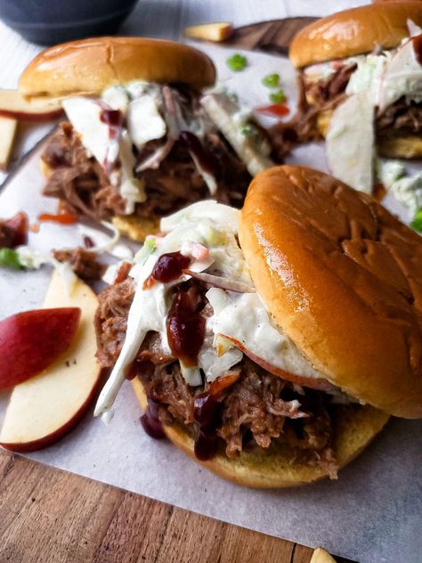 Apple Cider Crockpot, Cider Crockpot, Apple Cider Pulled Pork, Braised Pulled Pork, Crockpot Pulled Pork Bbq, Fall Slow Cooker Recipes, Pulled Pork Sandwiches, Apple Pork, Honey Bbq Sauce