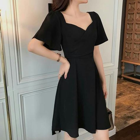 Black Dress Semi Formal Classy, Semi Formal Dresses Short Long Sleeve, Black Dress Classy Formal Knee Length, Concert Black Outfit Band, Simple Dress Formal Classy, Semi Formal Dresses Modest, Semi Formal Black Dress, Semi Formal Dresses Black, Simple Party Dress