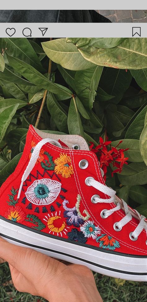 Embroidered Tennis Shoes, Embroidered Red Converse, Shoe Embroidery Ideas Converse, Red Converse Embroidery, Matilda Aesthetic, Shoe Embroidery, Converse Embroidery, Embroidered Converse, Converse Red