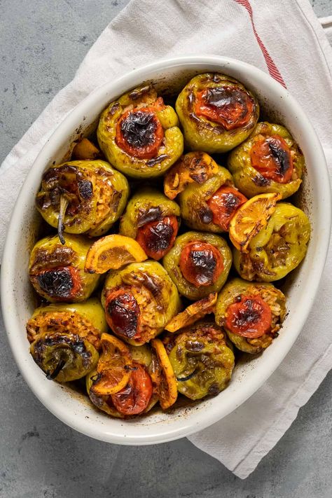 Turkish Stuffed Peppers are one of the BEST summer dishes. Serve it with yogurt on the side. #stuffedpeppers #stuffedgreenpeppers #turkishstuffedpeppers Homemade Lavash Bread, Dolma Recipe, Bulgur Recipes, Green Pepper Recipes, Spiced Lamb, Stuffed Grape Leaves, Spiced Rice, Meatballs Easy, Turkish Food