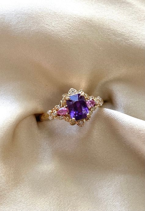 Pink Sapphire Engagement Ring Yellow Gold, Sapphire Amethyst Ring, Purple Tourmaline Ring, Purple Ring Wedding, Purple Stone Jewellery, Purple Sapphire Ring Vintage, Purple And Gold Engagement Ring, Purple Engagement Ring Vintage, Engagement Rings Purple Stone