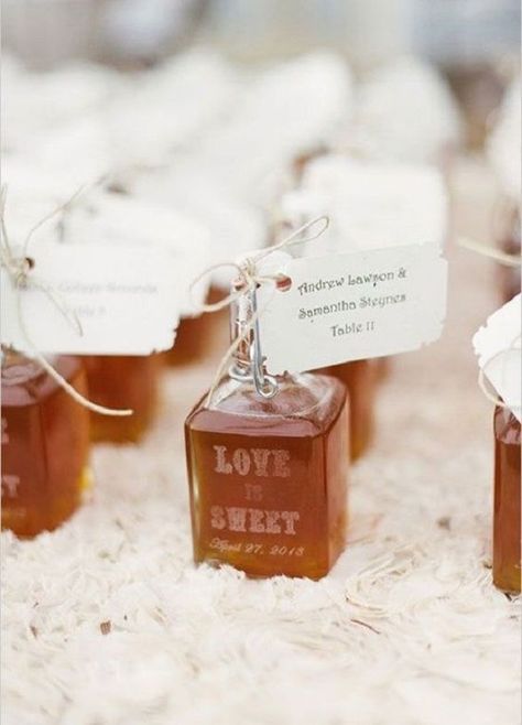 25 Vintage Edwardian Ideas - Wedding favors Thanksgiving Table Settings Rustic, Thanksgiving Table Settings Elegant, Wedding Favors For Men, Vintage Reception, Honey Wedding Favors, Honey Jars, Edwardian Wedding, Honey Wedding, Winter Wedding Favors