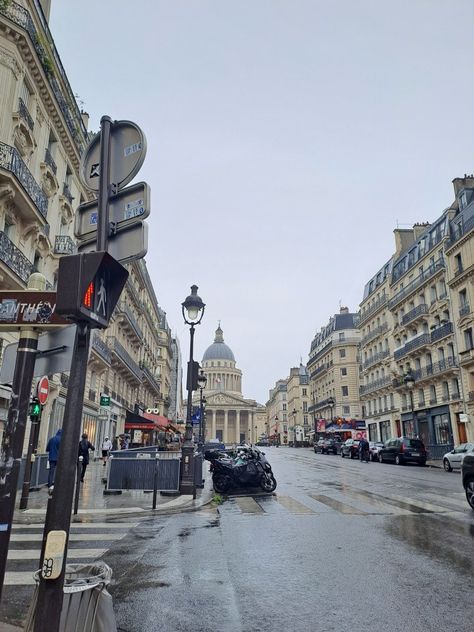 Rainy Paris Aesthetic Rain France Rainy Europe, Rainy Paris Aesthetic, Hec Paris, Pantheon Paris, Rainy Paris, Aesthetic Rain, Paris Aesthetic, Foreign Countries, Model Life