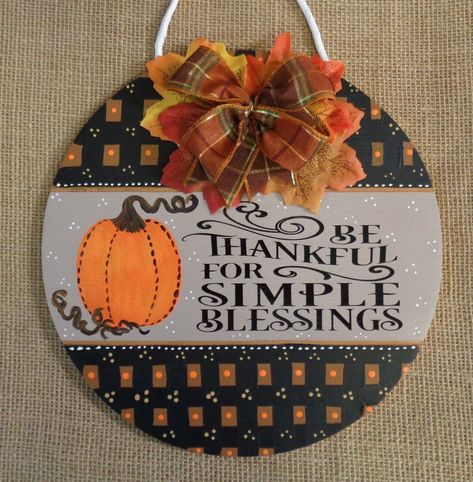 Seasonal Signs, Wreath Center, Art Door, Hand Painted Pumpkin, Checkered Top, Woodwork Projects, Door Plaque, Painted Pumpkin, Fall Bows