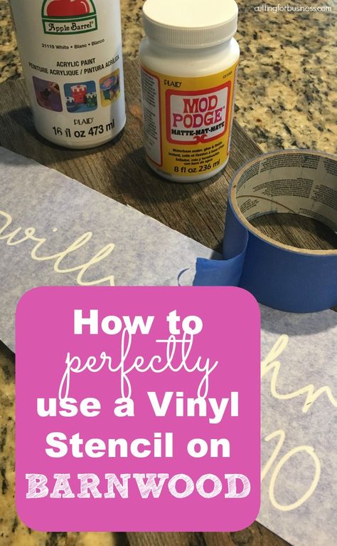 How to Use a Vinyl Stencil on Barnwood or Reclaimed Wood with your Silhouette Cameo or Cricut - by cuttingforbusiness.com Cricut Signs, Inkscape Tutorials, Vinyl Stencil, Cricut Air, Foto Transfer, Silhouette Tutorials, Chalk Couture, Diy Cricut, Cricut Tutorials