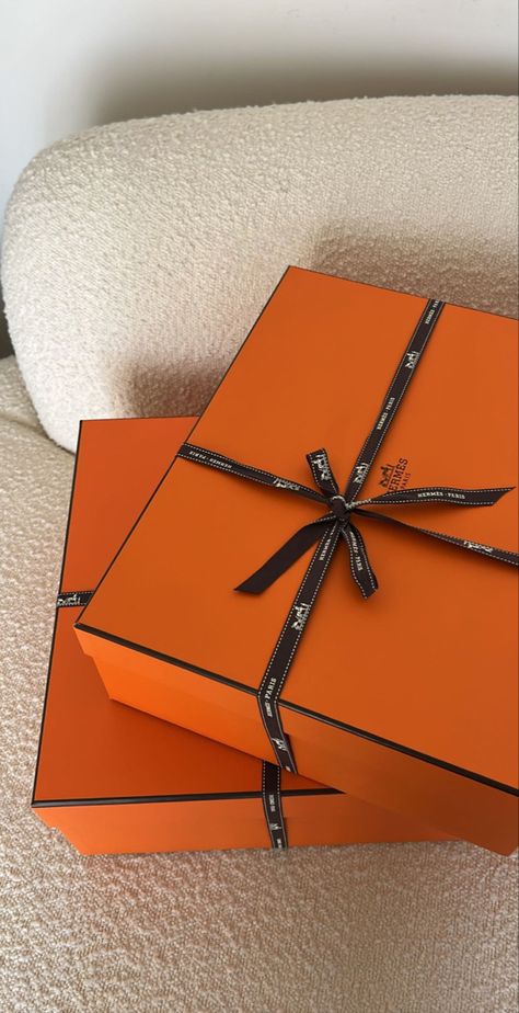 Hermes Aesthetic, Credit Card Tool, One Word Instagram Captions, Aesthetic Objects, Gift Presentation, Orange Ribbon, Instagram Tutorial, Luxury Lifestyle Dreams, Hermes Box