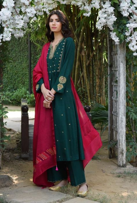 Bottle Green Anarkali Dresses, Bottle Green Kurta Women, Bottle Green Suits Women Indian, Bottle Green Contrast Color Suit, Dark Green Contrast Color Combinations, Bottle Green Colour Combinations Dress, Bottle Green Kurti Design, Bottle Green Color Combination, Dark Pink Kurti Combination