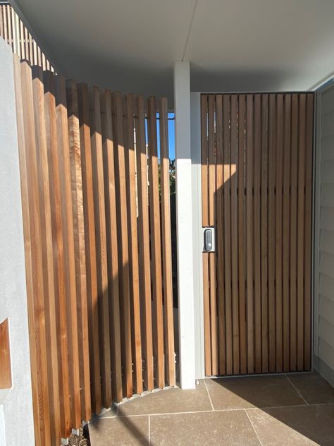 Entrance, curved fence, skinny batons, coastal, beach house. Baton Fence, Curved Fence, Garage Screen, High Rise Residential, 50s House, Garage Screen Door, Side Gate, Luxury Condominium, Garden Fences