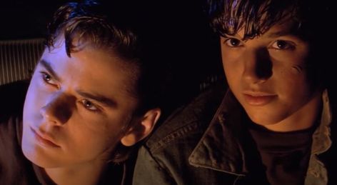 The Outsiders Ponyboy And Johnny, The Outsiders Johnny, The Outsiders Imagines, The Outsiders Greasers, 80s Actors, The Outsiders 1983, 1980s Movies, Ralph Macchio, Moment Of Silence