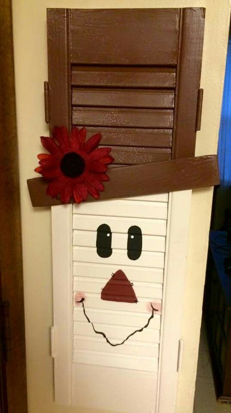 Scarecrow / snowman  shutter Shutter Crafts Ideas, Shutter Diy, Shutter Crafts, Shutter Art, Repurposed Shutters, Shutter Ideas, Shutter Projects, Shutter Decor, Rustic Shutters