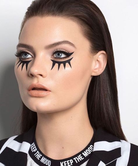 Halloween Beauty makeup look by @elizabethulloabeauty inspired by A Clockwork Orange. Clockwork Orange Makeup, Halloween Beauty Makeup, Extreme Makeup, Fashion Make Up, A Clockwork Orange, Orange Makeup, Halloween Beauty, Chic Makeup, Favorite Makeup