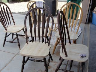 Windsor Chair Redo, Windsor Chair Makeover, Golden Oak Table, Painted Chairs Diy, Wood Chair Makeover, Refinished Chairs, Painted Wooden Chairs, Dining Chair Makeover, Painted Kitchen Tables