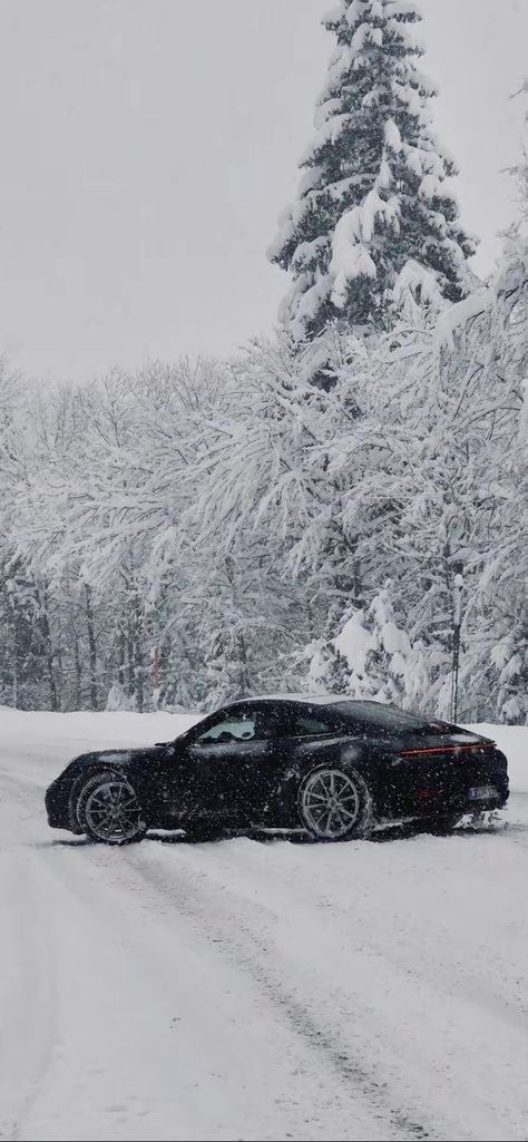 Cars In The Snow Wallpaper, Cars In Snow Aesthetic, Snow Car Aesthetic, Car Snow Wallpaper, Car In Snow Aesthetic, Porsche Snow Wallpaper, Winter Car Aesthetic, Car Christmas Wallpaper, Car Snow Aesthetic