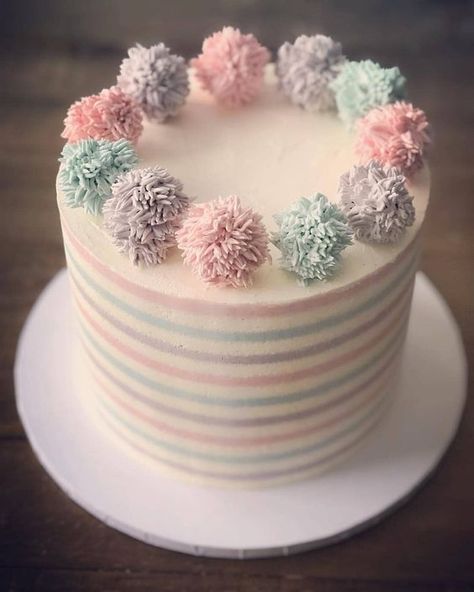 Easy Buttercream Cake Designs, Simple Decorated Cakes, Small Smash Cake, Dessert Decor, Easy Cakes, Pretty Desserts, Smash Cakes, Mini Torte, Small Cakes