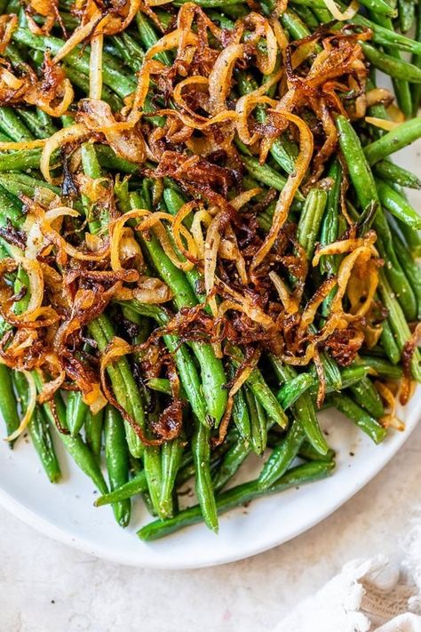 This simple side dish of Roasted Green Beans with Caramelized Onions pair wonderfully with Thanksgiving turkey, or can be made anytime of the year! #thanksgivingsides #greenbeans #vegetarian #sidedish #healthyrecipes Canned Sauces, Green Beans With Onions, Gluten Free Green Bean Casserole, Thanksgiving Spread, Baked Green Beans, Caramelized Onions Recipe, Gaps Recipes, Roasted Green Beans, Cake Chocolat