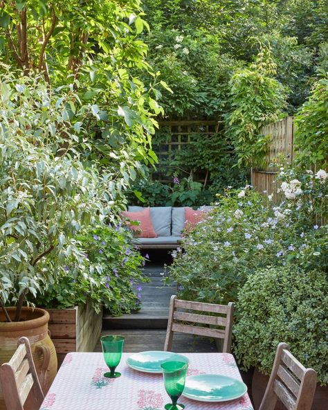 London Garden, London House, London Apartment, Small Outdoor Spaces, City Garden, Small Garden Design, Back Gardens, Garden Features, Courtyard Garden