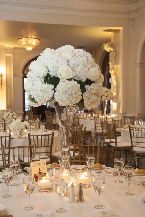 Green Centerpieces, Beautiful Wedding Reception, Tall Wedding Centerpieces, White Centerpiece, Southwest Wedding, Wedding Reception Centerpieces, Reception Centerpieces, Wedding Winter, White Wedding Flowers