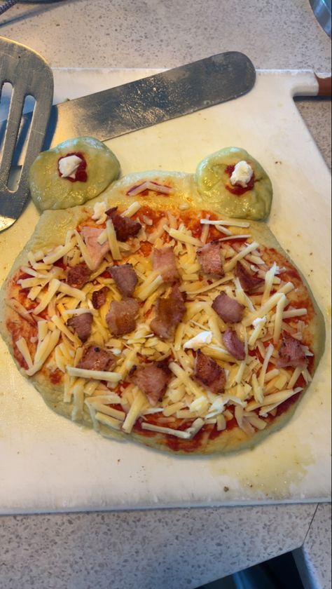 Froggy shaped pizza>>> regualr pizza Shaped Pizza, Pizza, Pizzas