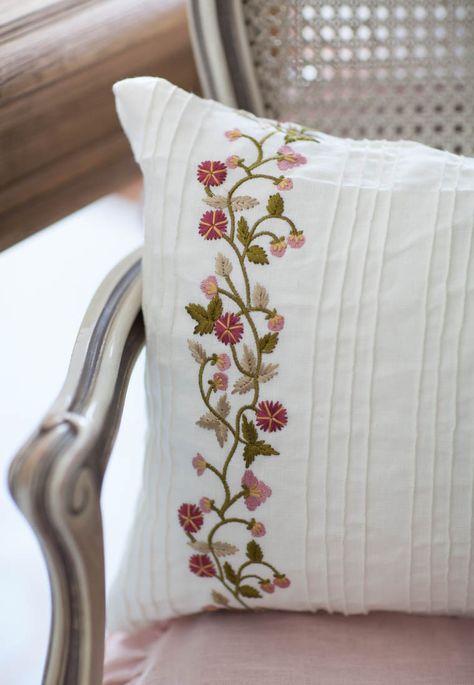 Bedsheet Embroidery, Cedar Hill Farmhouse, Bed Cover Design, Cushion Embroidery, Diy Pillow Covers, Pillow Embroidery, Pillow Projects, My Pillow, Hand Embroidery Patterns Flowers