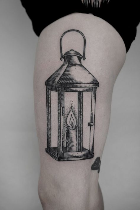 Lantern Tattoo Vintage, Lantern Tattoo Design, Round Tattoo, Pineapple Tattoo, Lantern Tattoo, Tattoos Inspo, Engraving Tattoo, Optical Illusion Tattoo, Tattoo Apprenticeship