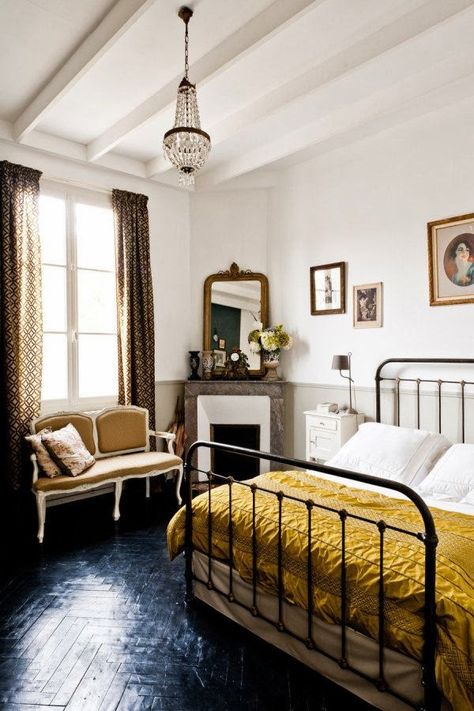 Ideas Decorar Habitacion, Parisian Bedroom, Vintage Bedroom Decor, Parisian Decor, Victorian Bedroom, French Country Bedrooms, Eclectic Bedroom, Modern Victorian, Casa Vintage