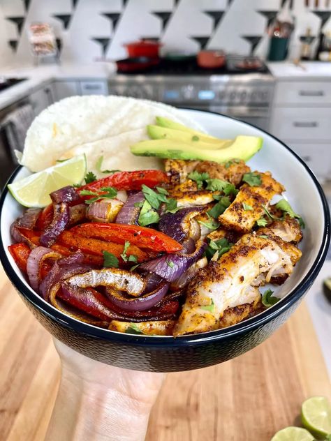 EASY SHEET PAN CHICKEN FAJITAS - Olivia Adriance Easy Sheet Pan Chicken, Sheet Pan Fajitas, Pan Fajitas, Sheet Pan Chicken Fajitas, Easy Chicken Fajitas, Pan Chicken Fajitas, Sheet Pan Chicken, Sheet Pan Suppers, Keeping It Real