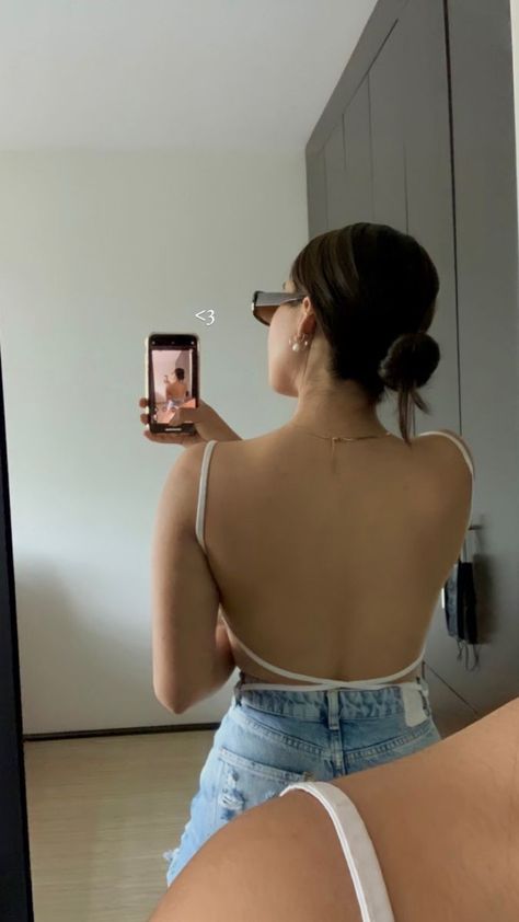 Back Selfie Poses, Ootd Photo Ideas, Instagram Pose Ideas Aesthetic, Classy Poses, Mirror Photo Ideas, Summer Selfies, Selfies Aesthetic, Mirror Selfie Aesthetic, Selfie Aesthetic