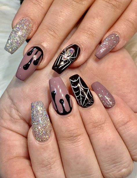 Purple Moon Nails Acrylic, Jeweled Spider Nails, Dip Nail Ideas Halloween, Diamond Spider Nails, Web Design Nails, Elegant Halloween Nails Black, Spider Wed Nail Design, Black And Nude Halloween Nails, Halloween Nails Spiders