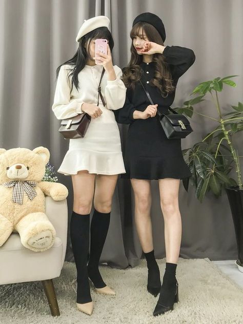 Twin Fashion, Adrette Outfits, Twins Fashion, Bestie Outfits, Matching Outfits Best Friend, Korean Best Friends, Best Friend Outfits, Twin Outfits, Bff Outfits