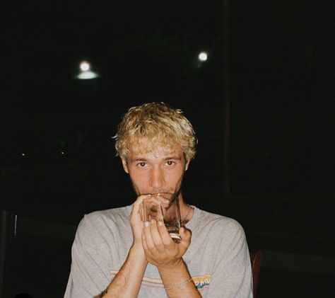 Jeremy Zucker Aesthetic, College Posters, Music Widget, Chord Gitar, Jeremy Zucker, College Poster, Aesthetic Ig, Song Artists, Indie Pop