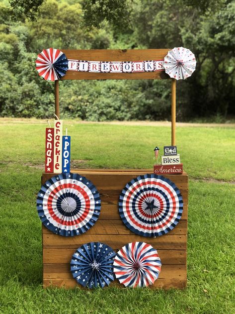 Firework Stand Photoshoot, Fourth Of July Mini Session, Summer Mini Session Ideas, 4th Of July Mini Session, 4th Of July Watermelon, Fireworks Stand, Mini Session Ideas, July Pictures, Baby Holiday Photos