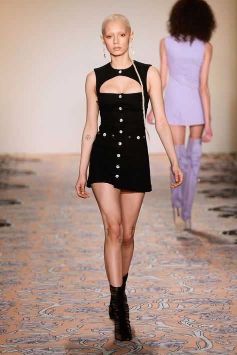 Alice McCall Autumn/Winter 2018 Ready To Wear | British Vogue Catty Noir, Alice Mccall, Women Fashion Edgy, Casual Chic Style, Womens Fashion Casual, New York Fashion Week, Couture Fashion, Daily Fashion, Runway Fashion